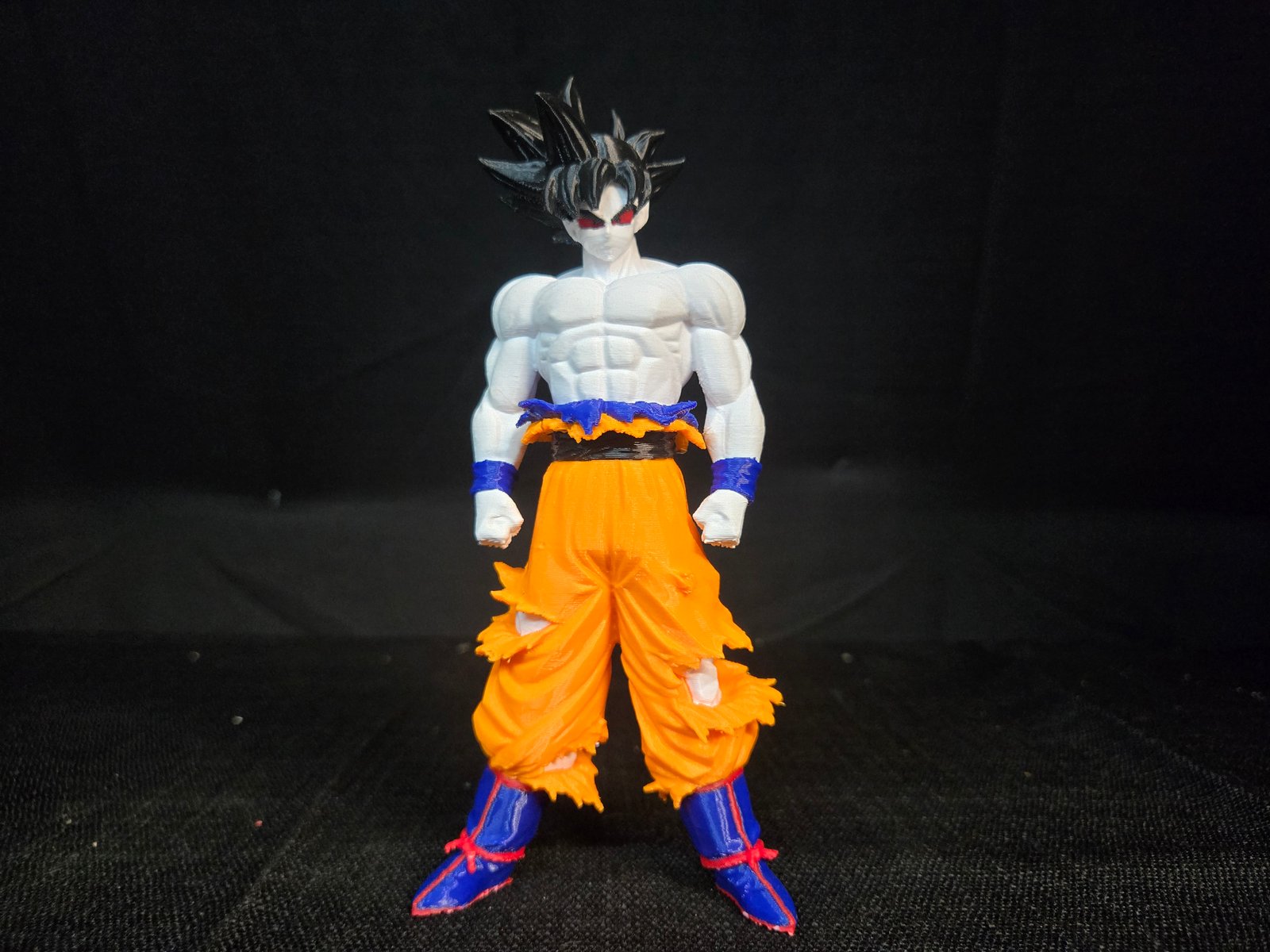 Goku Ultra Instinct - Front